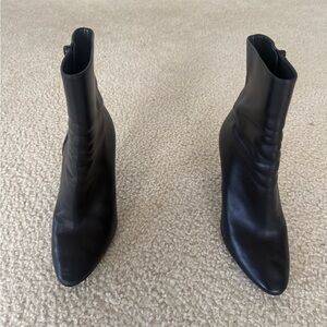 Saint Laurent Elegant Black Leather Heeled Boots